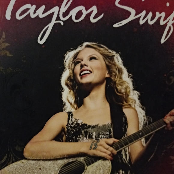Taylor Swift Hardcover book by Andrew Vaughan - Picture 3 of 8